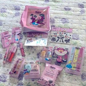 Wet n Wild Disney Alice In Wonderland 23 pcs Eye palette blush lip gloss bag New